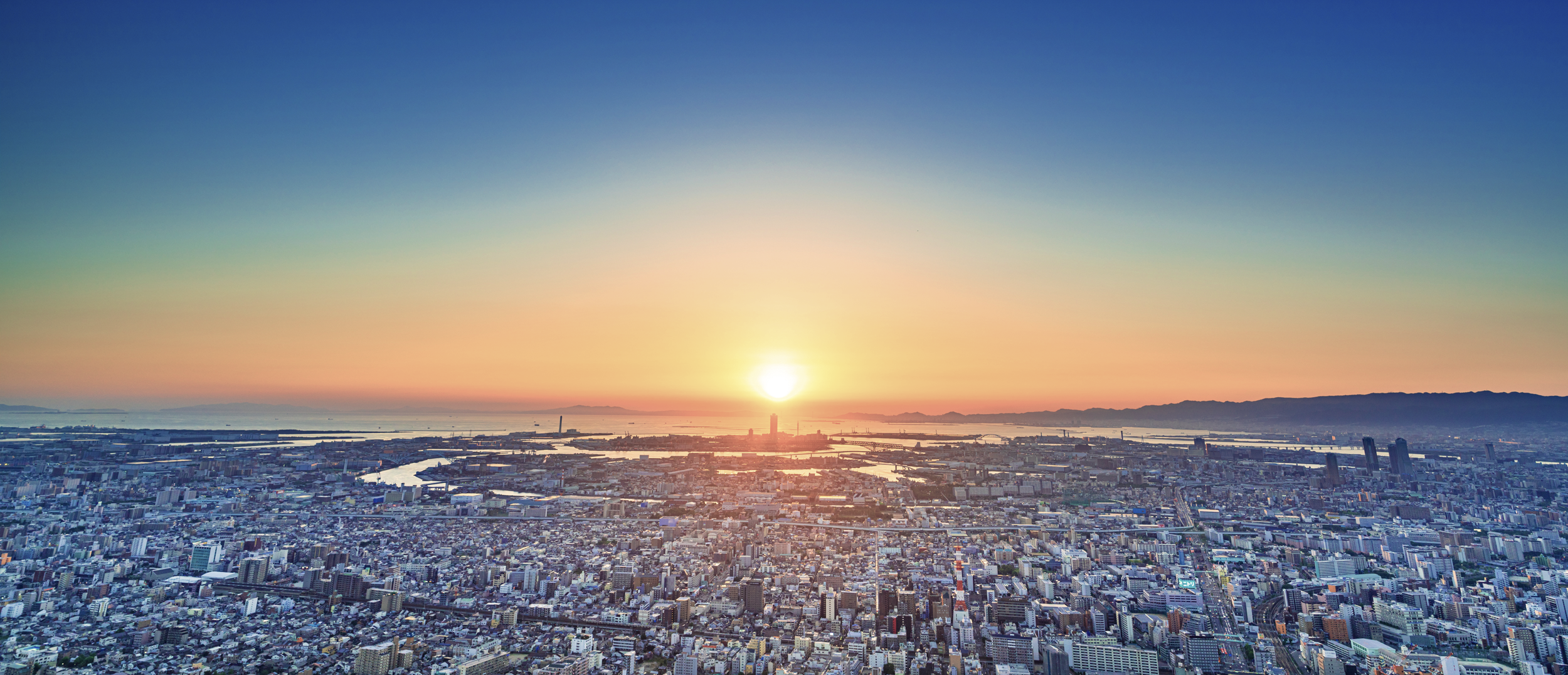 大阪の都市の太陽とくすんだ色