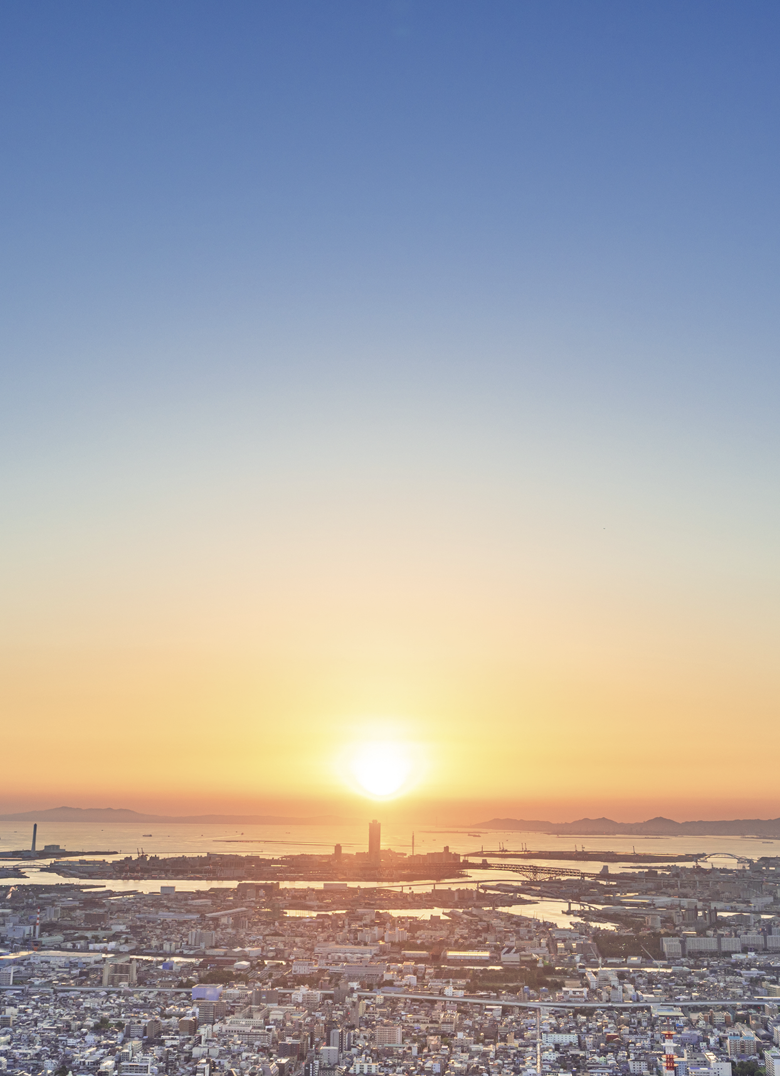 大阪の都市の太陽とくすんだ景色